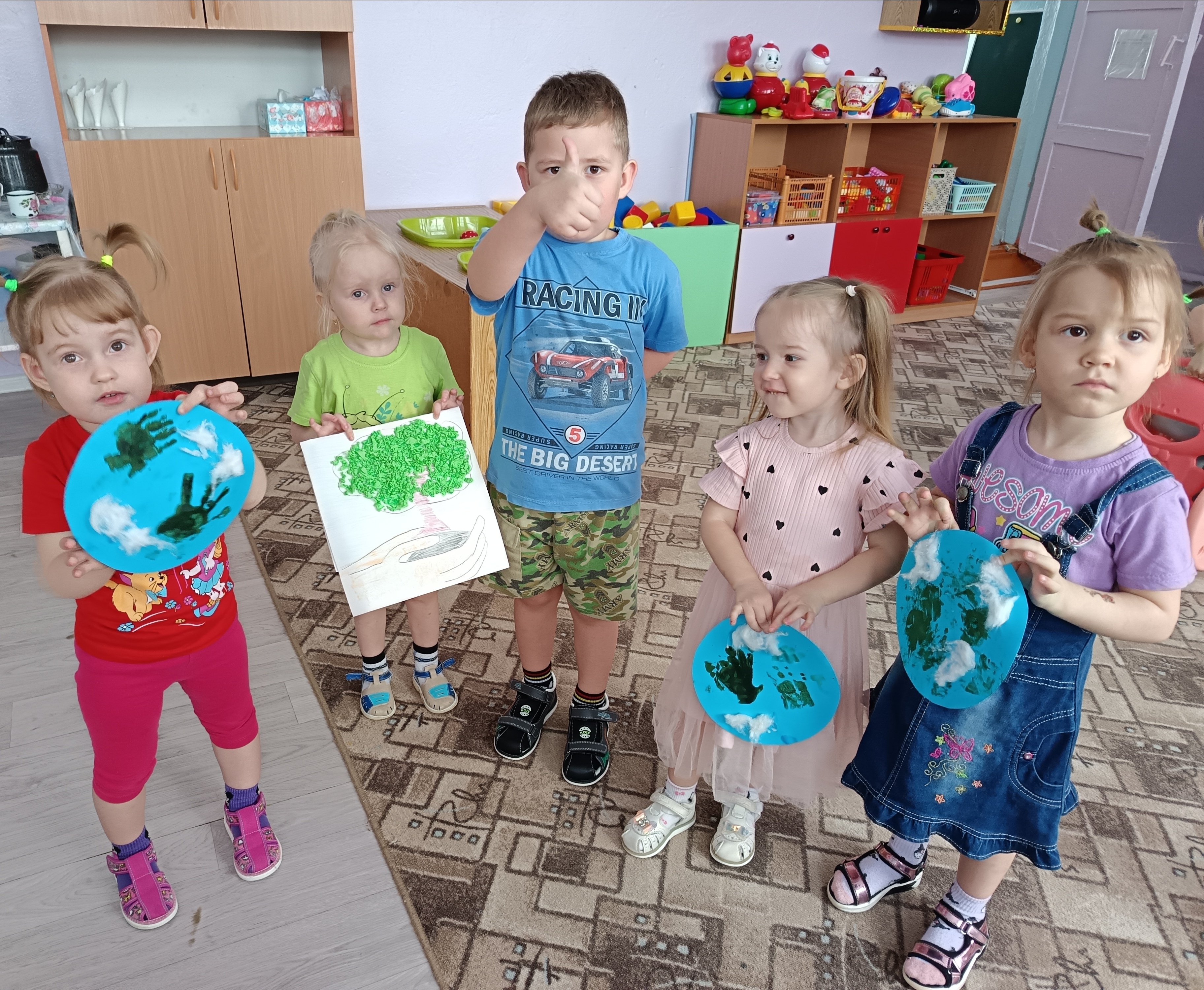 День Земли прошел в младшей группе.