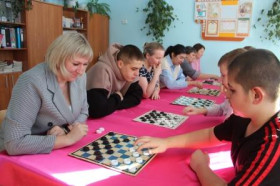 Семейный шашечный турнир в рамках «Родительской гостиной».