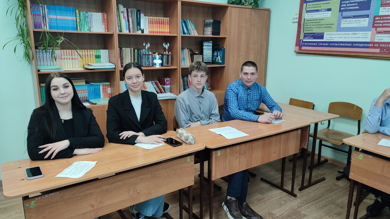 Дискуссионный клуб «Точка зрения»..